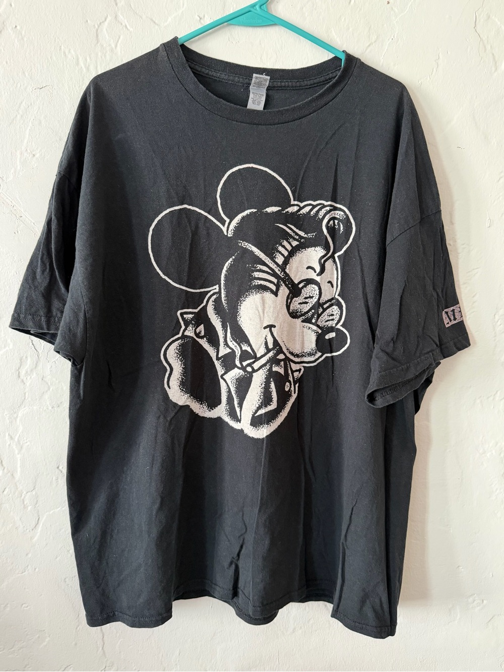 Black Graphic Men’s Tee with Retro Cartoon Print